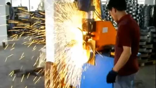 今天无锡新星焊机说说钢管闪光对焊机中闪光的作用