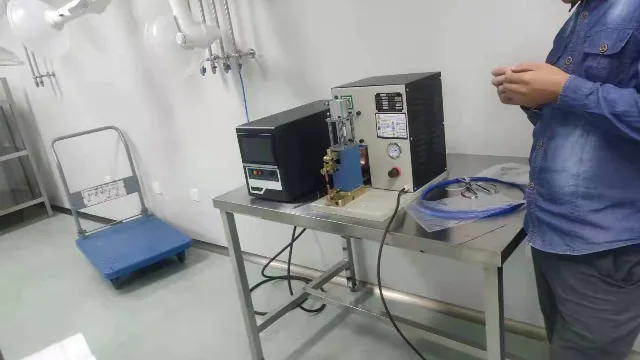 小型精密电源式中频点焊机焊接医疗用品案例