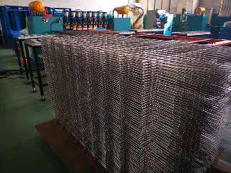 不锈钢药瓶笼车电阻自动排焊机生产中