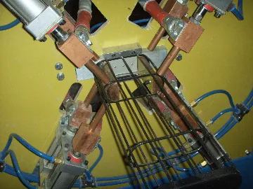 笼骨插片夹片电阻点焊机焊接生产中