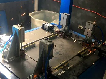 钢网置物架边框四角自动焊机焊接效果图2